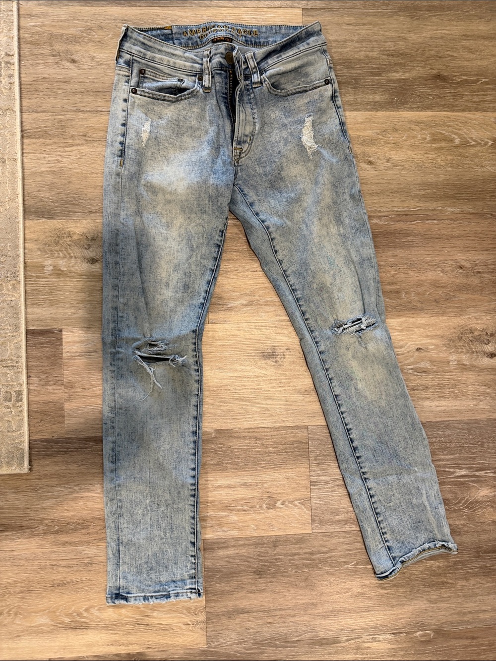 American Eagle Outfitters Men's Light Blue Distressed Skinny Jeans